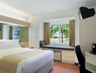 فندق ميكروتيل إن آند سويتس باي ويندام سينيكا فولز المظهر الخارجي الصورة